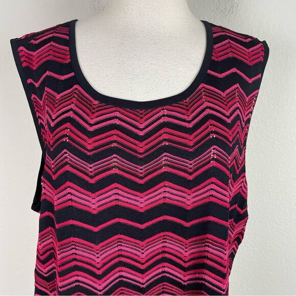 Misook Red Pink Black Chevron Tank 24.5" pit to pit 27" length 2X- 3X. - Picture 2 of 9